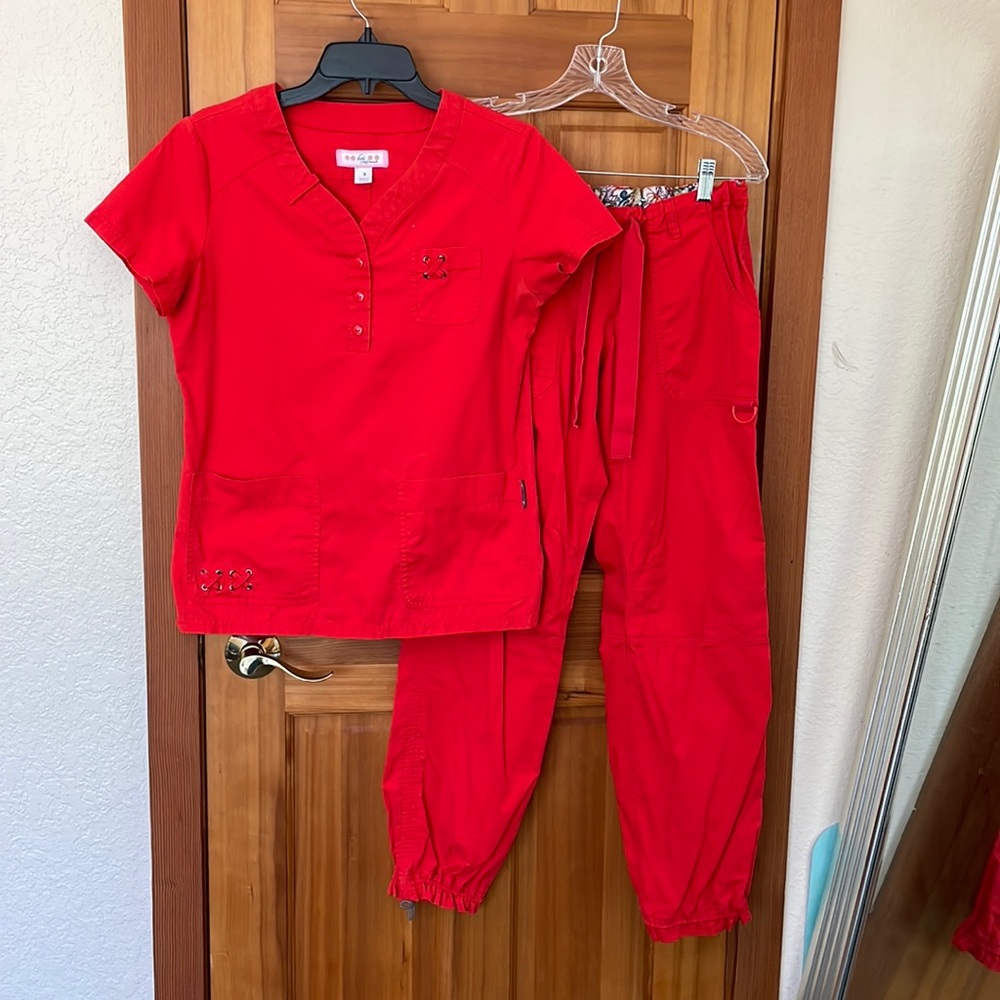 Koi scrubs- chili red